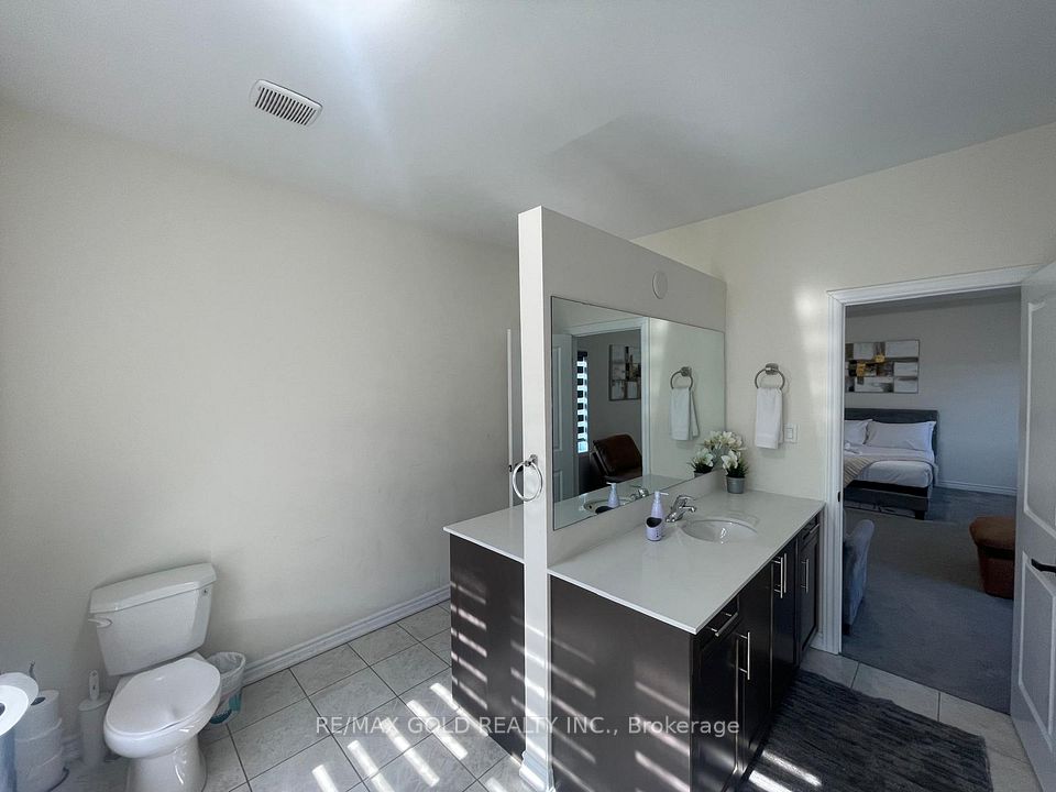 537 Veterans Drive, Brampton, ON L7A 5A6 11