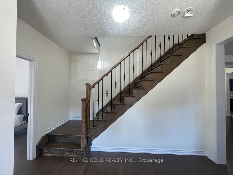 537 Veterans Drive, Brampton, ON L7A 5A6 22