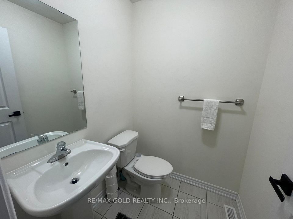 537 Veterans Drive, Brampton, ON L7A 5A6 25