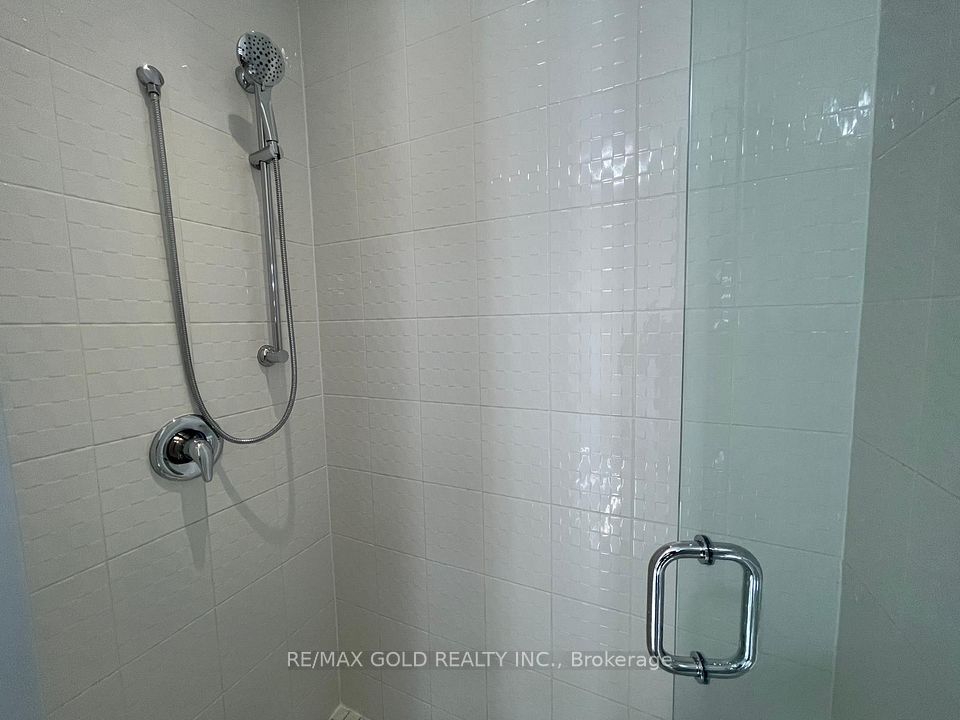 537 Veterans Drive, Brampton, ON L7A 5A6 12