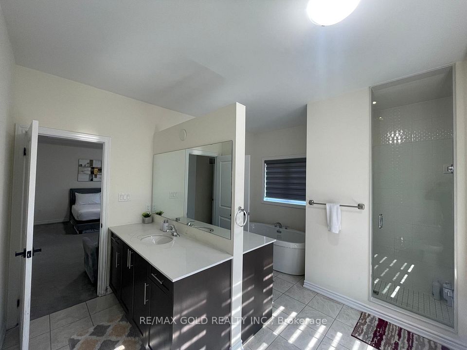 537 Veterans Drive, Brampton, ON L7A 5A6 10