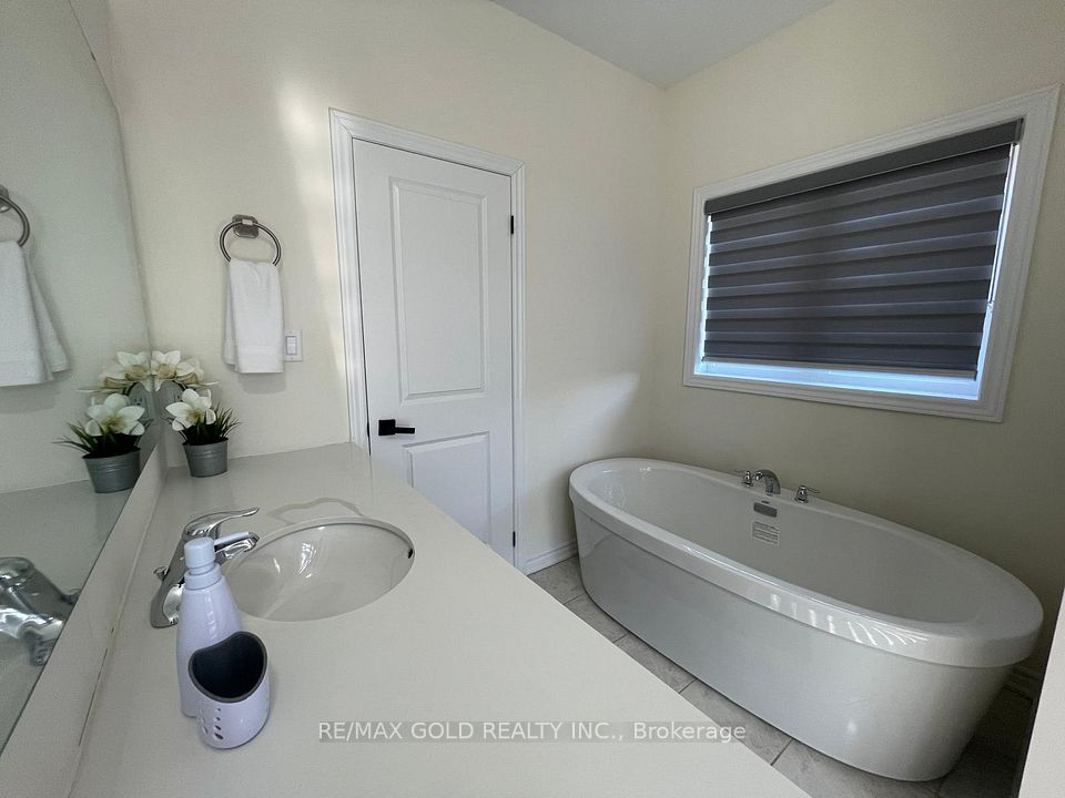 537 Veterans Drive, Brampton, ON L7A 5A6 13