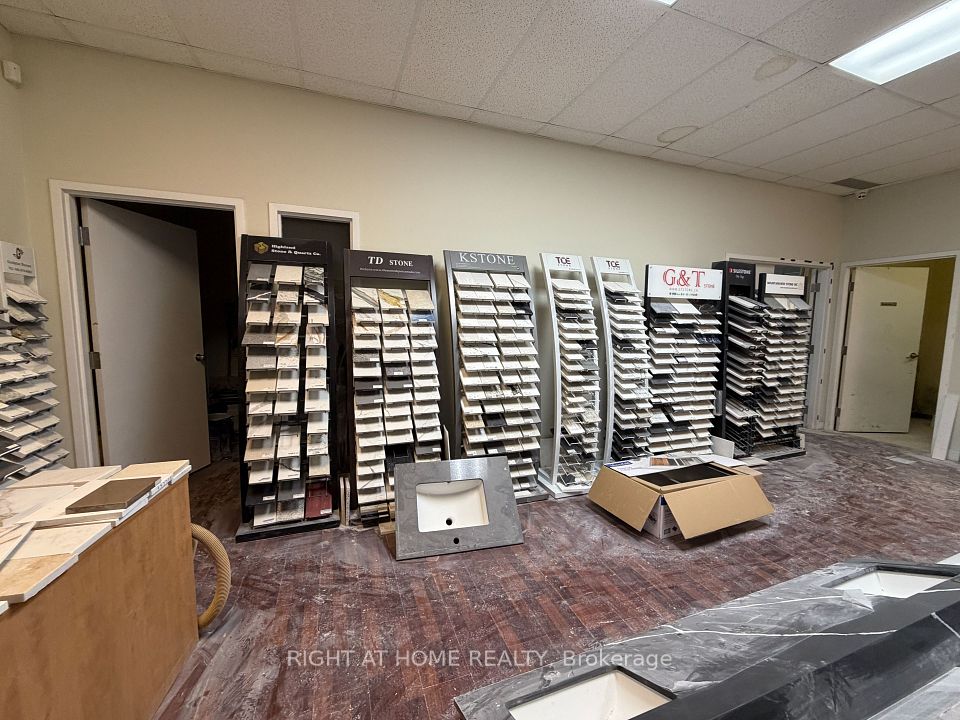 1273 North Service Road E 6, Oakville, ON L6H 1A7 4
