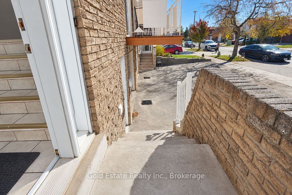 44 Bruce Beer Drive, Brampton, ON L6V 2W7 3