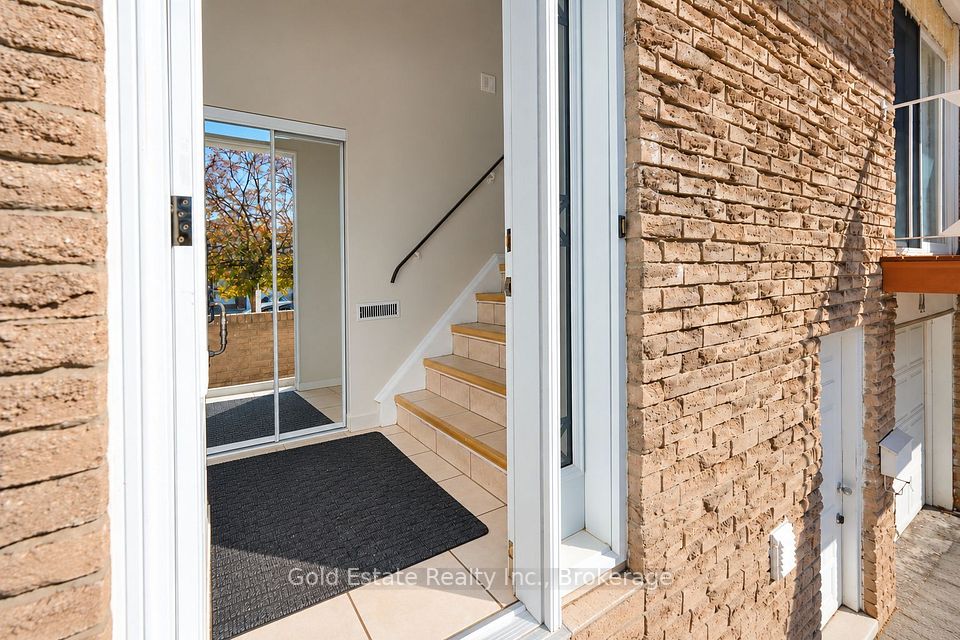 44 Bruce Beer Drive, Brampton, ON L6V 2W7 2
