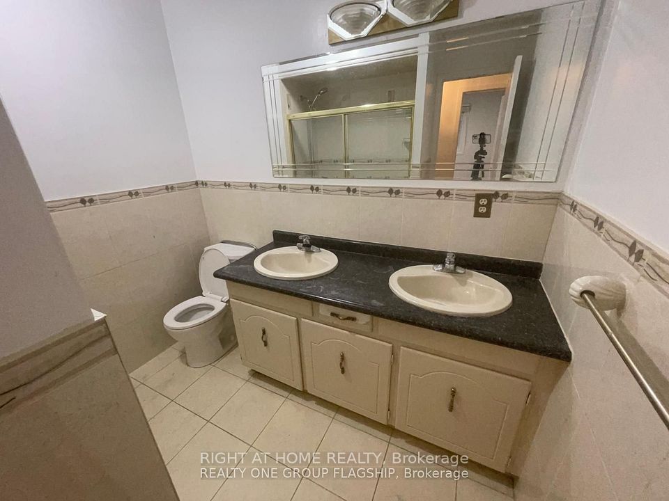 2358 Thorn Lodge Drive, Mississauga, ON L5K 1K5 16