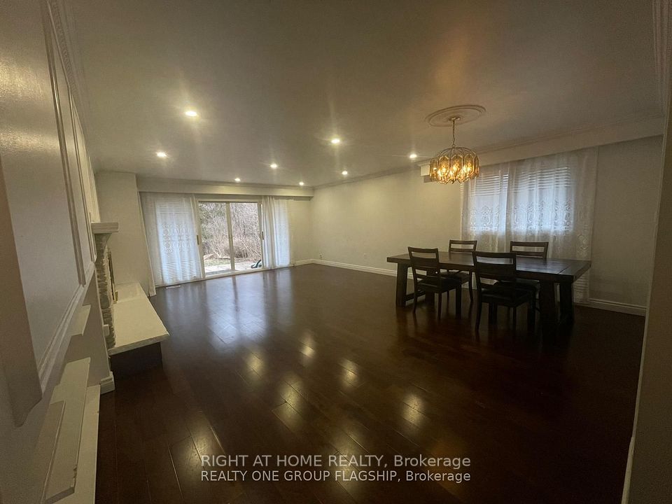 2358 Thorn Lodge Drive, Mississauga, ON L5K 1K5 5