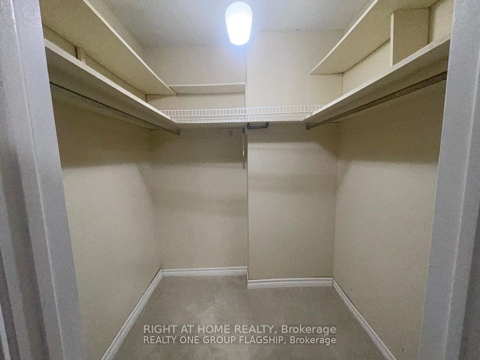 2358 Thorn Lodge Drive, Mississauga, ON L5K 1K5 17