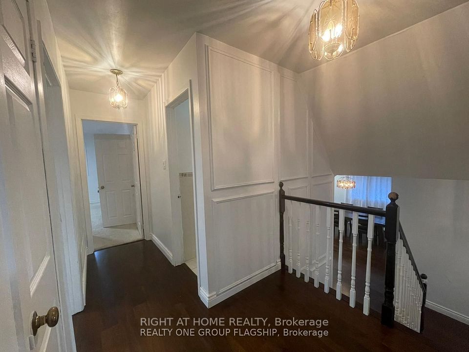 2358 Thorn Lodge Drive, Mississauga, ON L5K 1K5 9