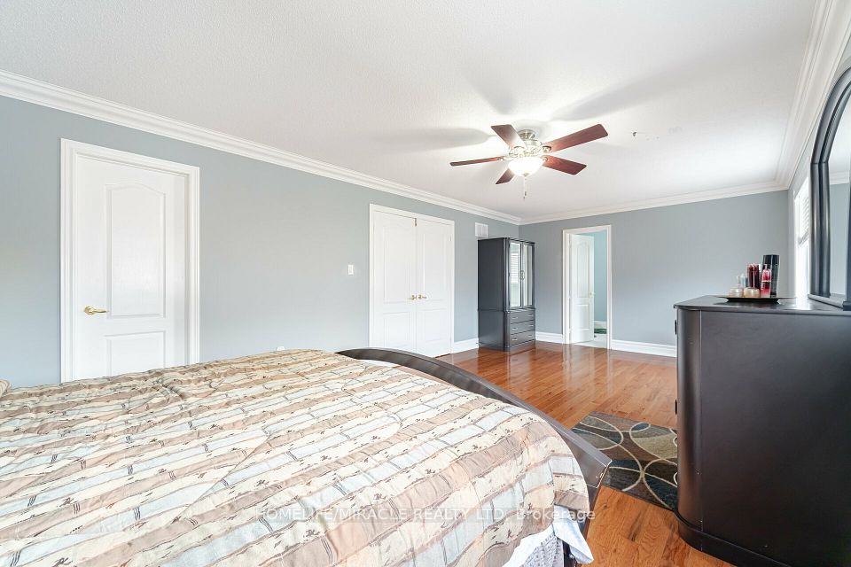 21 Summershade Street, Brampton, ON L6P 2C2 25