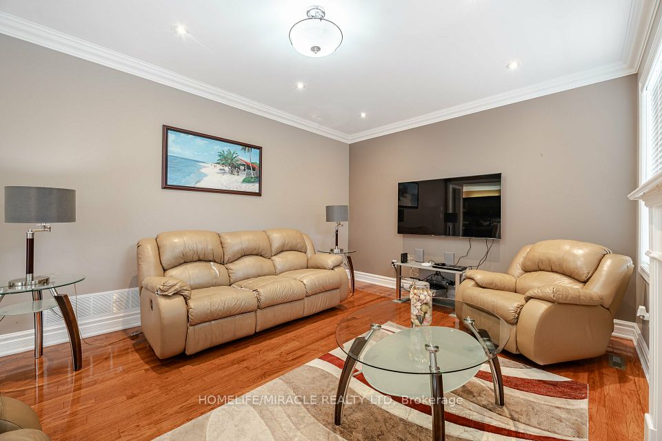 21 Summershade Street, Brampton, ON L6P 2C2 18