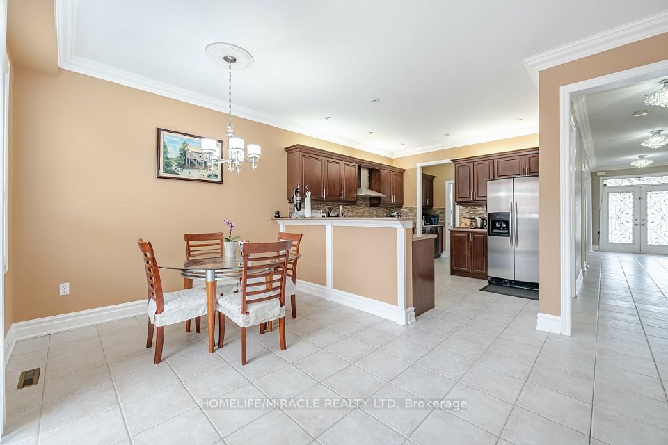 21 Summershade Street, Brampton, ON L6P 2C2 16
