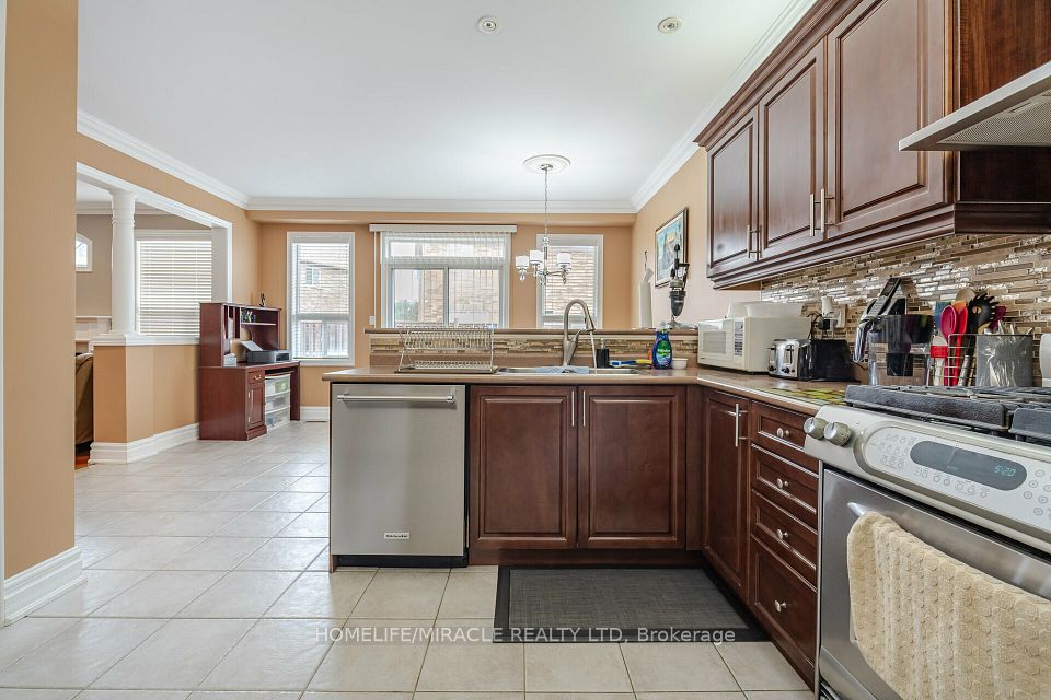 21 Summershade Street, Brampton, ON L6P 2C2 14