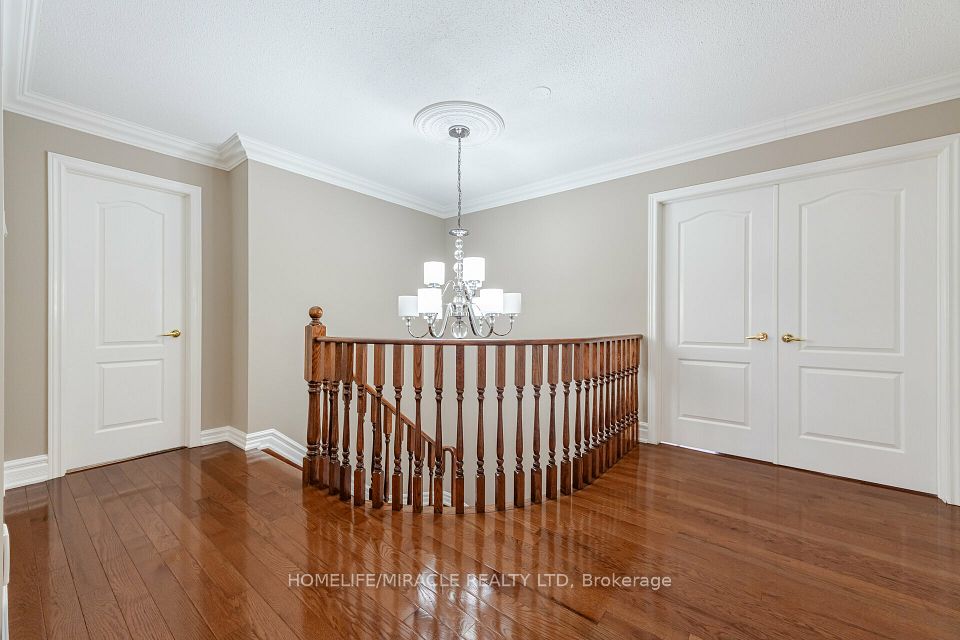 21 Summershade Street, Brampton, ON L6P 2C2 22