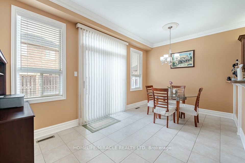 21 Summershade Street, Brampton, ON L6P 2C2 15
