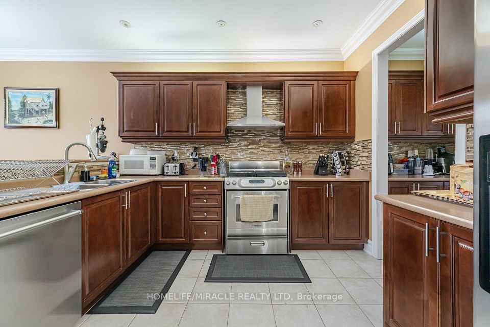 21 Summershade Street, Brampton, ON L6P 2C2 13