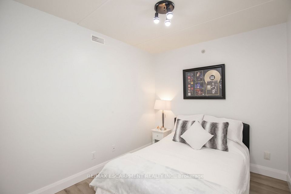1480 Bishops Gate 207, Oakville, ON L6M 4N4 20