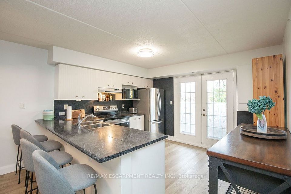 1480 Bishops Gate 207, Oakville, ON L6M 4N4 8