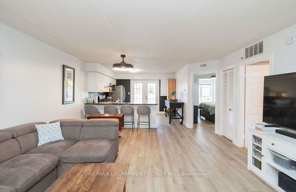 1480 Bishops Gate 207, Oakville, ON L6M 4N4 6