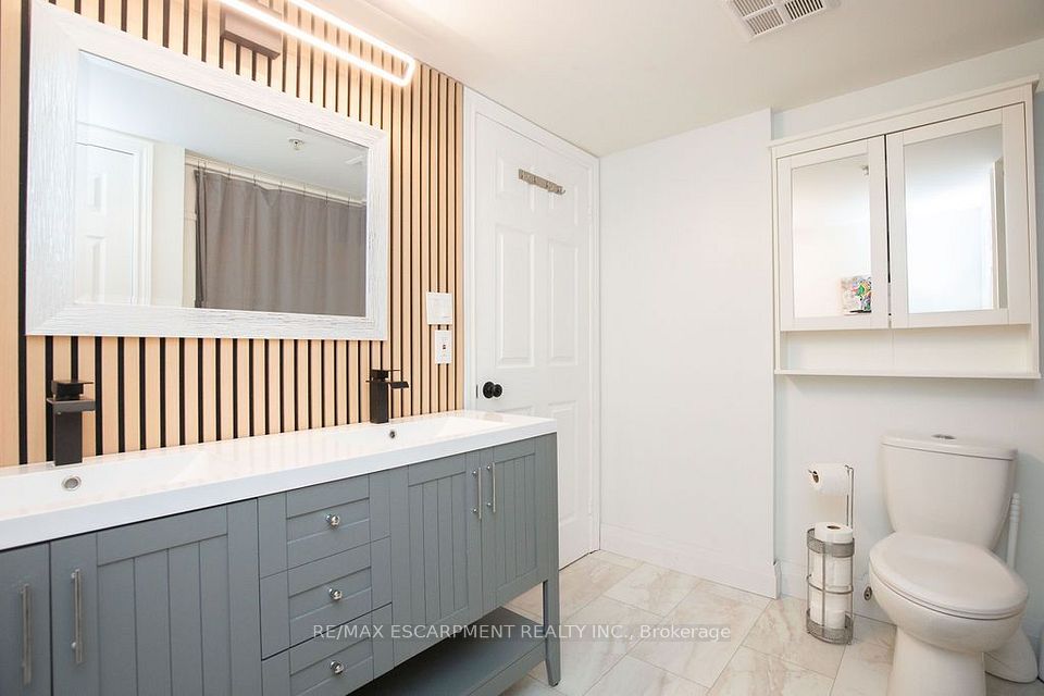 1480 Bishops Gate 207, Oakville, ON L6M 4N4 15