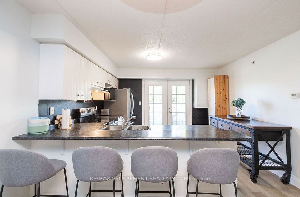 1480 Bishops Gate 207, Oakville, ON L6M 4N4 12