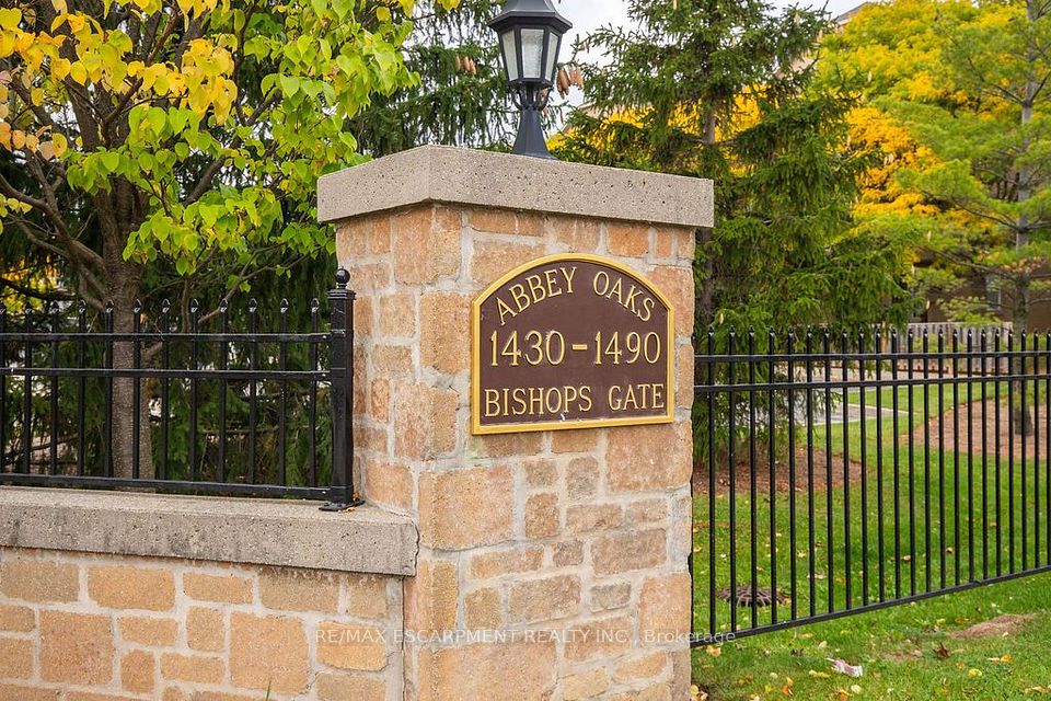 Condo Apartment at 1480 Bishops Gate 207, Oakville, ON L6M 4N4