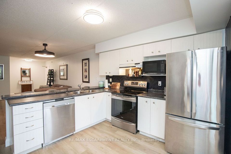 1480 Bishops Gate 207, Oakville, ON L6M 4N4 10