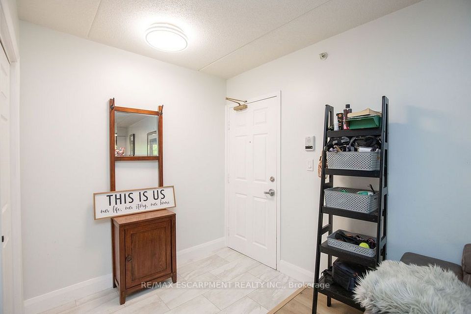 1480 Bishops Gate 207, Oakville, ON L6M 4N4 3
