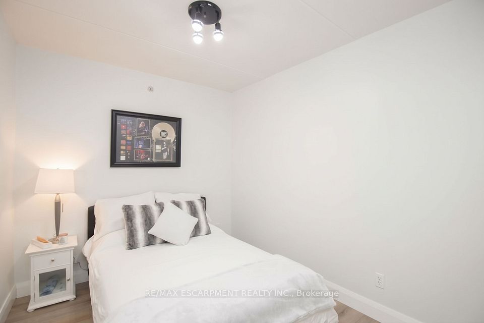 1480 Bishops Gate 207, Oakville, ON L6M 4N4 21