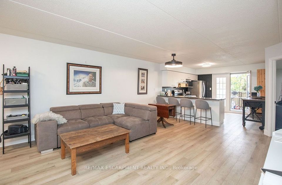 1480 Bishops Gate 207, Oakville, ON L6M 4N4 5