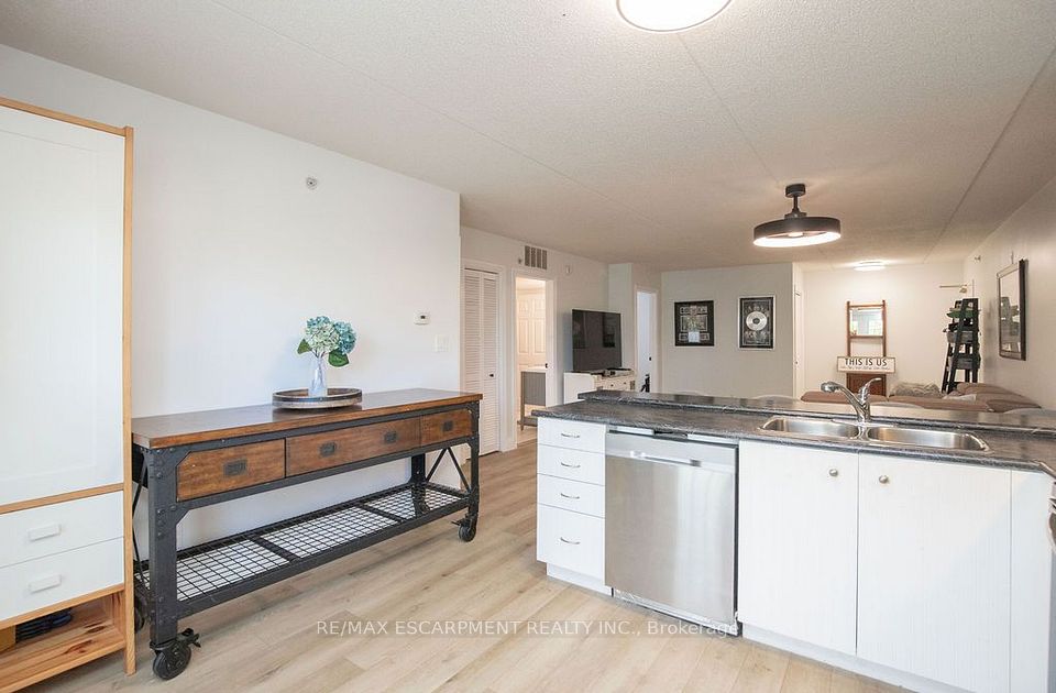 1480 Bishops Gate 207, Oakville, ON L6M 4N4 11