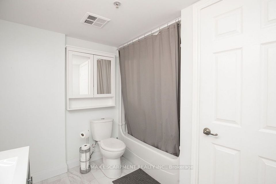 1480 Bishops Gate 207, Oakville, ON L6M 4N4 16