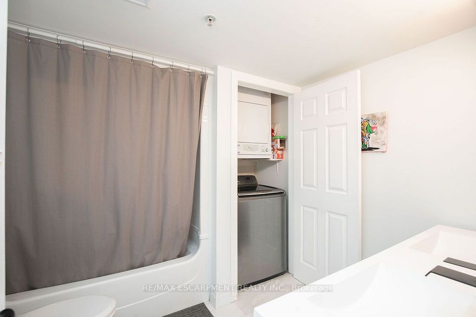 1480 Bishops Gate 207, Oakville, ON L6M 4N4 18