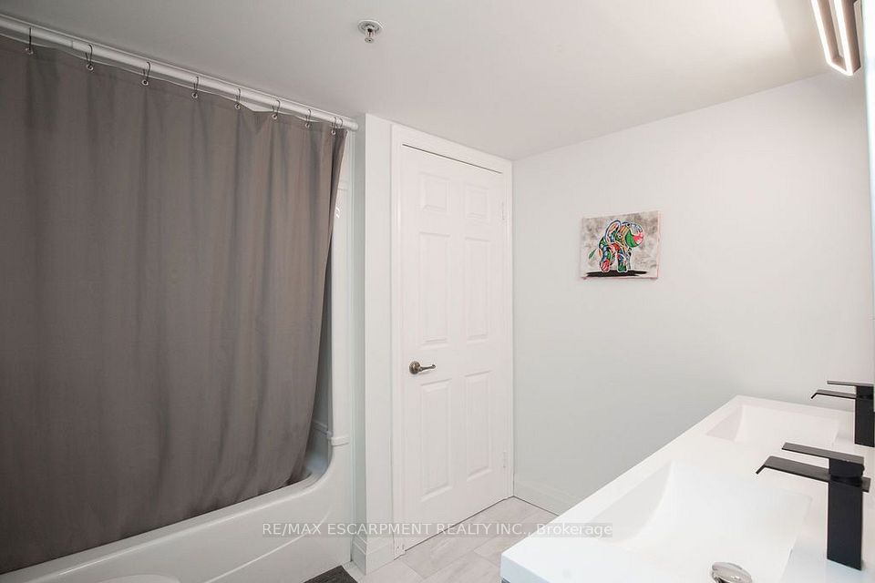 1480 Bishops Gate 207, Oakville, ON L6M 4N4 17