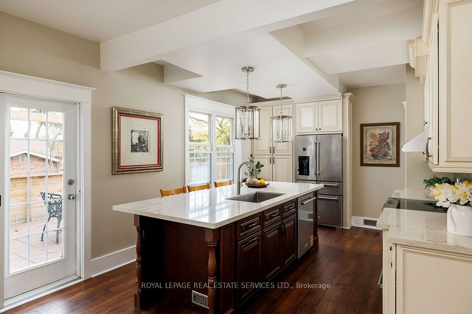 1099 Sixth Line, Oakville, ON L6H 1W6 3