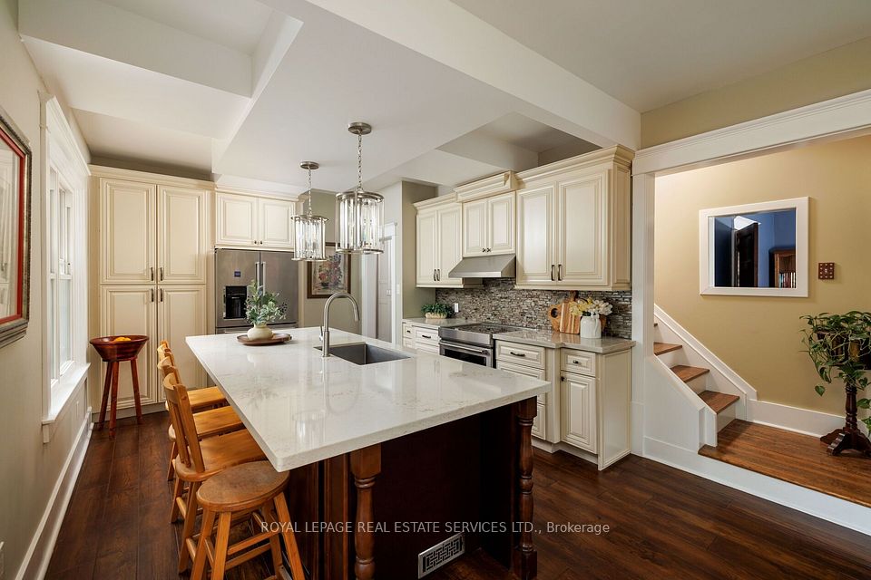 1099 Sixth Line, Oakville, ON L6H 1W6 14