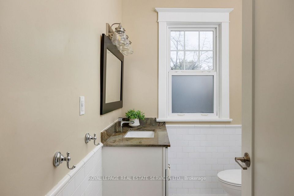1099 Sixth Line, Oakville, ON L6H 1W6 15