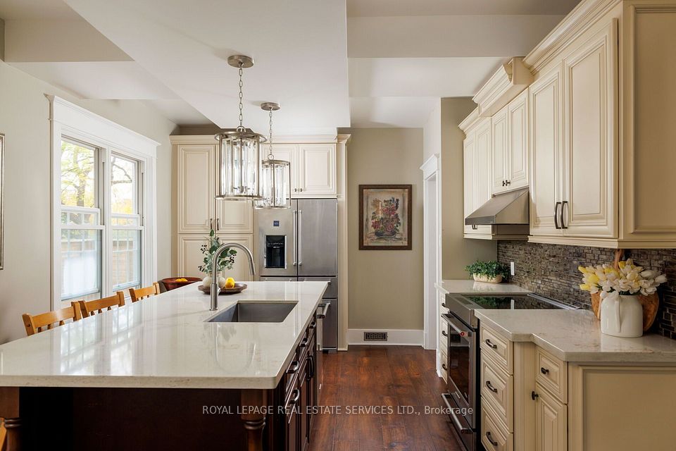 1099 Sixth Line, Oakville, ON L6H 1W6 11