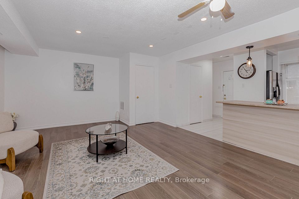 40 Rexdale Boulevard 3, Toronto, ON M9W 5Z3 5