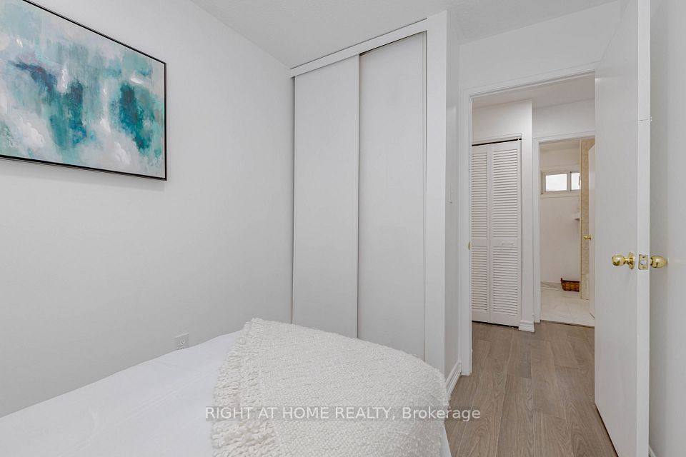 40 Rexdale Boulevard 3, Toronto, ON M9W 5Z3 23