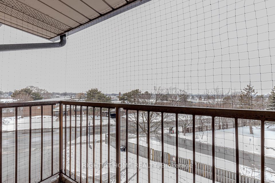 40 Rexdale Boulevard 3, Toronto, ON M9W 5Z3 24