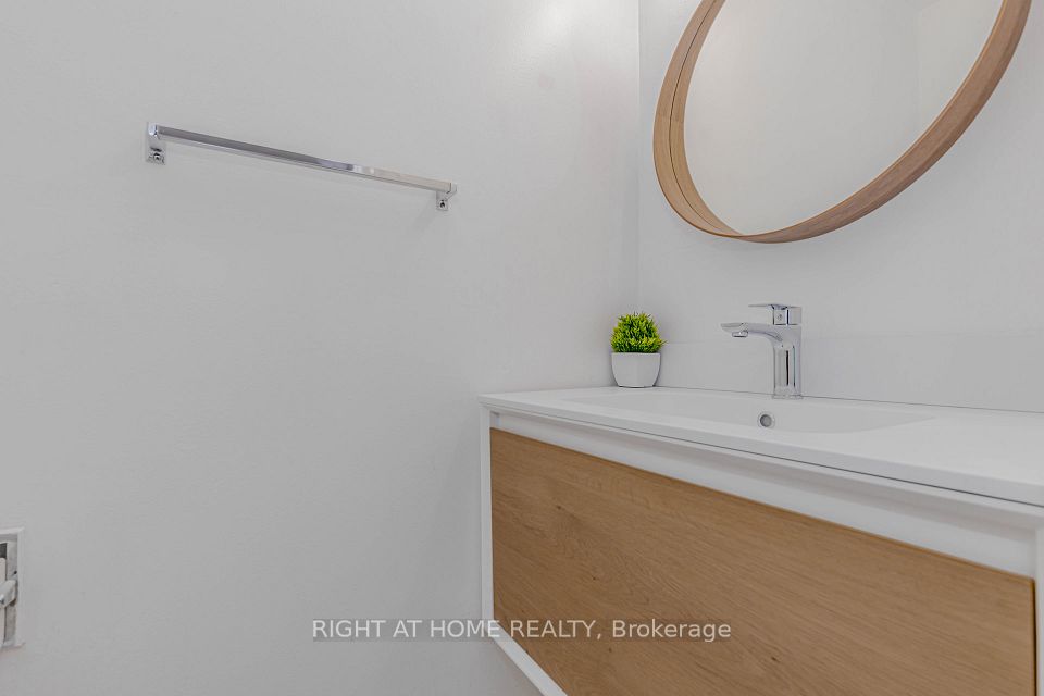 40 Rexdale Boulevard 3, Toronto, ON M9W 5Z3 8