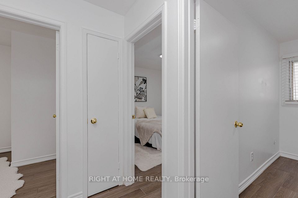 40 Rexdale Boulevard 3, Toronto, ON M9W 5Z3 16