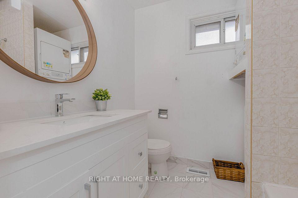 40 Rexdale Boulevard 3, Toronto, ON M9W 5Z3 19