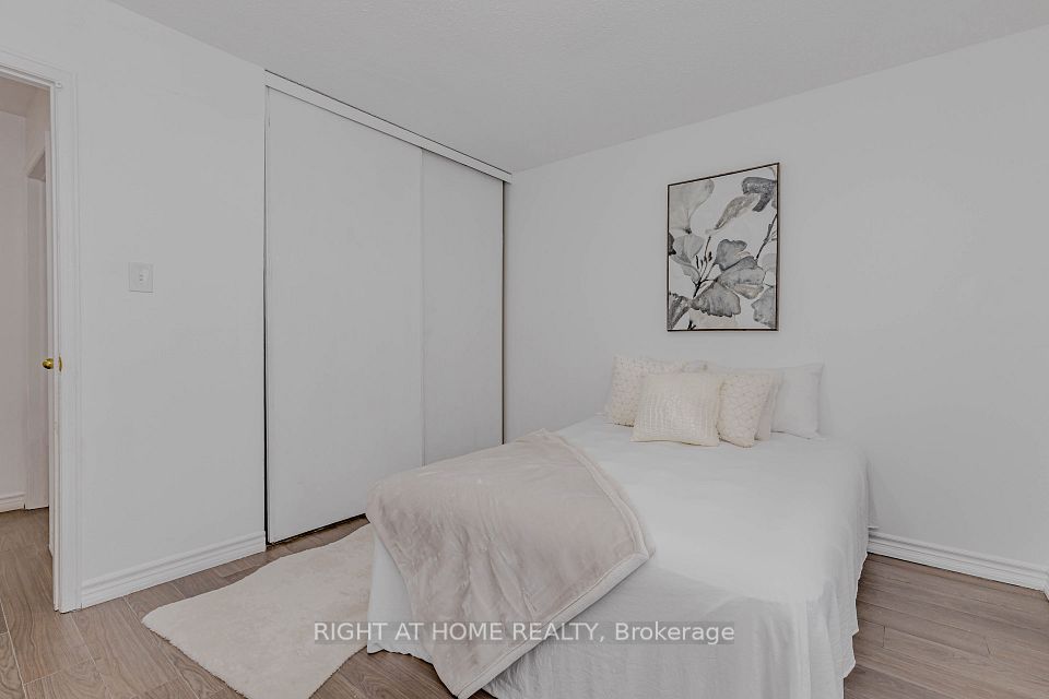 40 Rexdale Boulevard 3, Toronto, ON M9W 5Z3 14