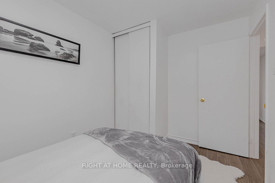 40 Rexdale Boulevard 3, Toronto, ON M9W 5Z3 18