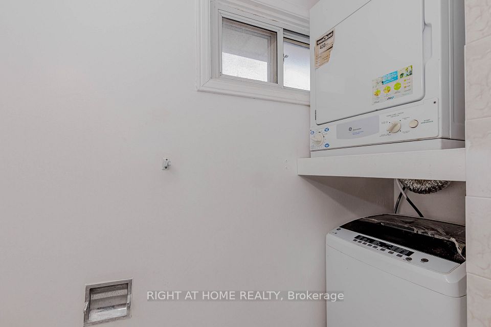 40 Rexdale Boulevard 3, Toronto, ON M9W 5Z3 21