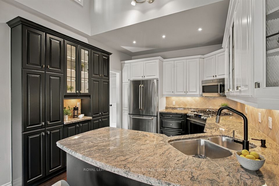 80 Fairwood Place W, Burlington, ON L7T 4B6 13