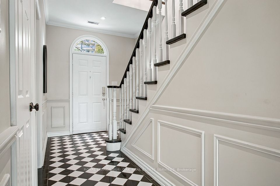 80 Fairwood Place W, Burlington, ON L7T 4B6 4