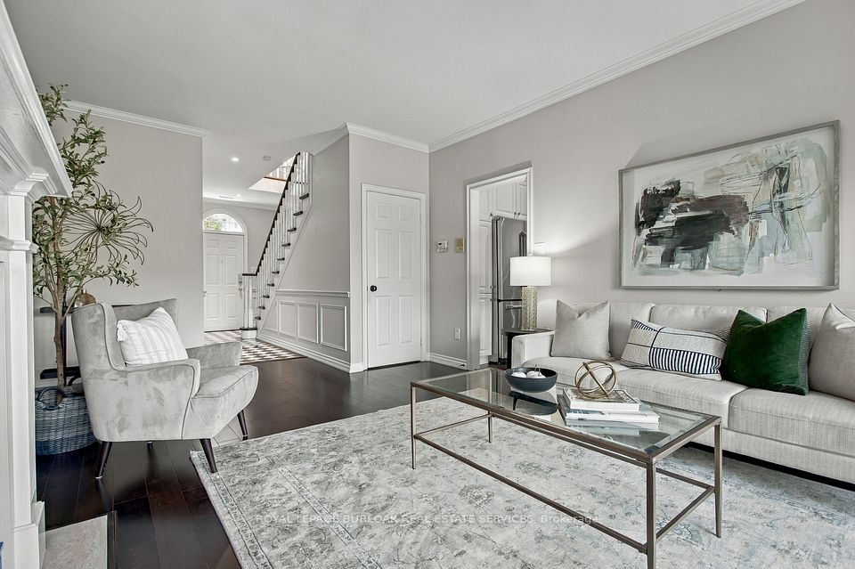 80 Fairwood Place W, Burlington, ON L7T 4B6 9